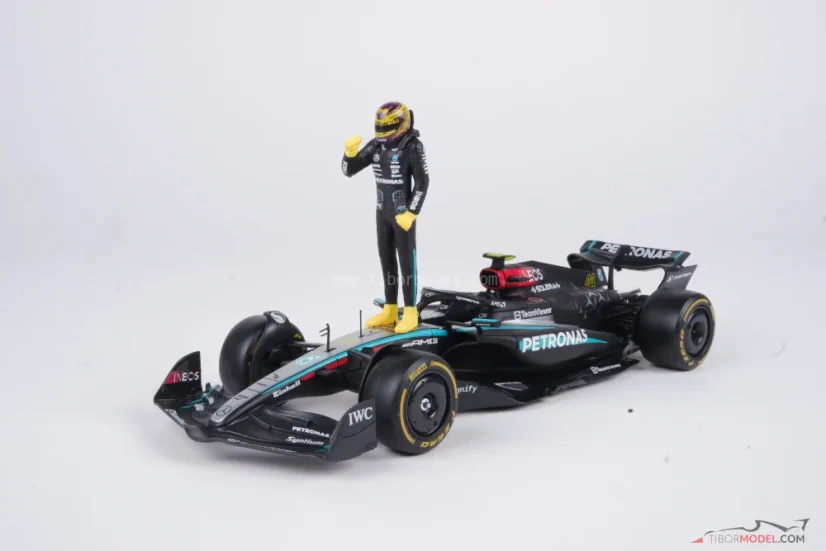 Mercedes W15 - Lewis Hamilton (2024), s figúrkou, 1:24 Bburago