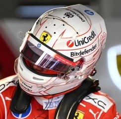 Lewis Hamilton 2026 VC Japonska mini prilba, Ferrari, 1:5 Looksmart