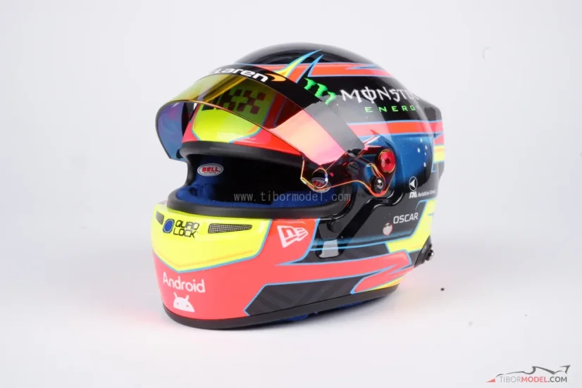 Oscar Piastri 2025 McLaren mini přilba, 1:2 Bell