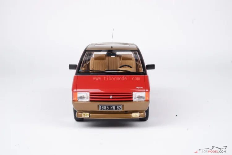 Renault Espace (1984) piros, 1:18 Ottomobile