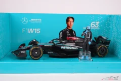 Mercedes W15 - George Russell (2024), s figúrkou, 1:24 Bburago