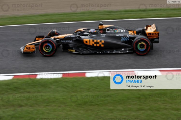 McLaren MCL60 Oscar Piastri (2023), 3. helyezett Japán, 1:18 Minichamps