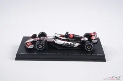 Haas VF-25 - Esteban Ocon (2025) VC Číny, 1:64 Spark