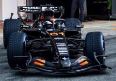 McLaren MCL40 - Oscar Piastri (2026), Barcelona Teszt, 1:43 Spark