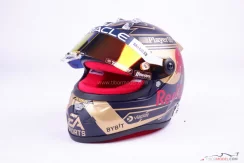 Max Verstappen 2023 VC Kataru, Red Bull prilba, 1:2 Schuberth