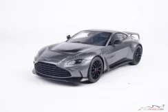 Aston Martin V12 Vantage (2023) ezüst, 1:18 GT Spirit