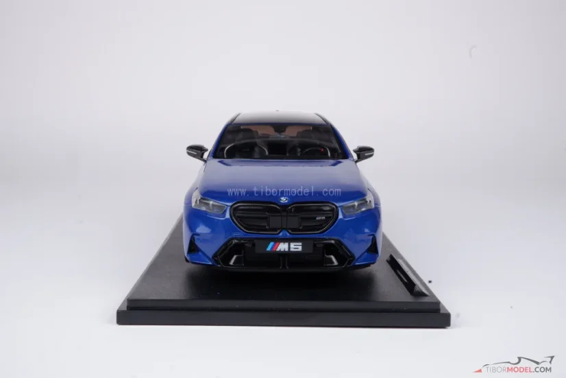 BMW M5 Touring (2024) modré, 1:18 Solido