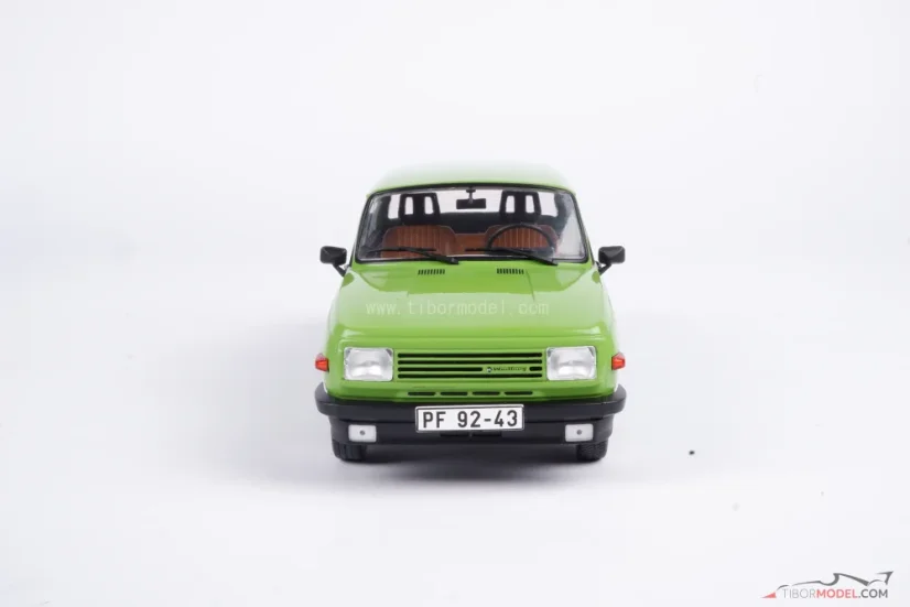 Wartburg 353 (1985) zelený, 1:18 MCG