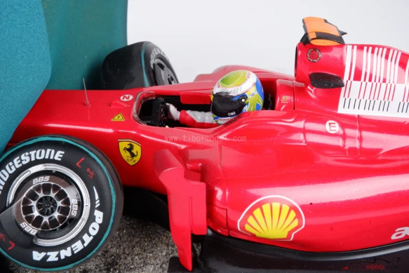 Diorama Ferrari F60 - Felipe Massa nehoda 2009 Hungaroring, 1:18