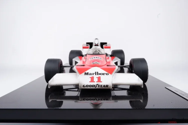 McLaren M23D - James Hunt (1976), Majster sveta, 1:8 Entex