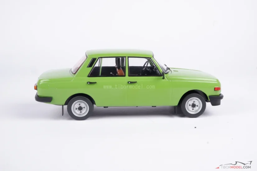 Wartburg 353 (1985) zelený, 1:18 MCG
