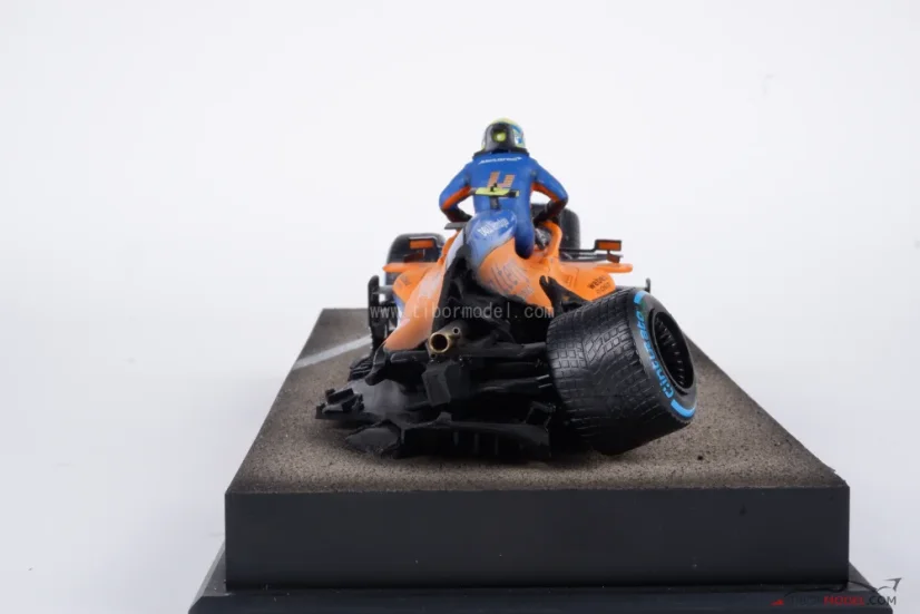 Diorama McLaren MCL35M - Lando Norris nehoda 2021 Belgie, 1:18