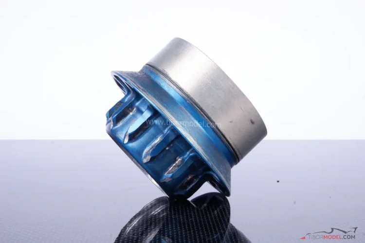 Ferrari F2012 blue wheel nut (2012)