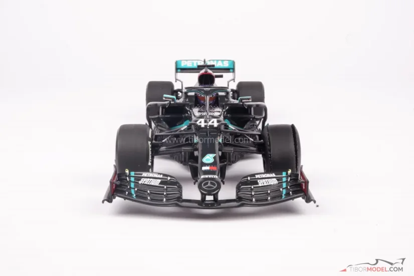 Mercedes W11 - Lewis Hamilton (2020), British GP, with flat tyre, 1:18 Minichamps