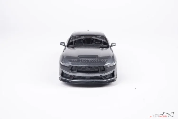 Ford Mustang Dark Horse (2024) szürke, 1:24 Maisto