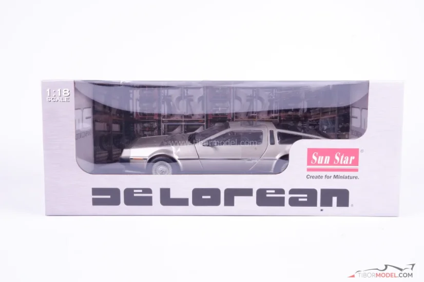 DeLorean DMC12 Coupe (1981) stainless steel, 1:18 Sun Star