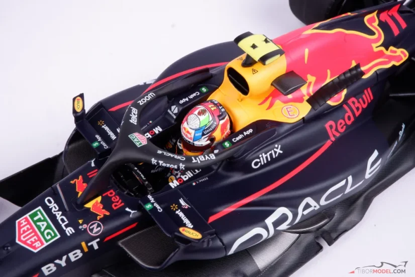 Red Bull RB18 - Sergio Perez (2022), Víťaz Singapur, 1:18 Minichamps