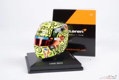 Lando Norris 2025 VC Velké Británie mini přilba, McLaren, 1:5 Spark