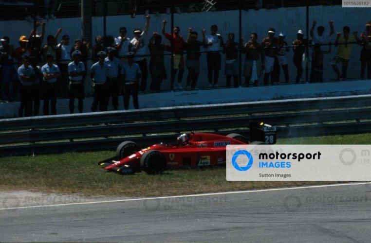 Ferrari 640 - Gerhard Berger (1989), Brazil Nagydíj, pilótafigurával 1:18 GP Replicas