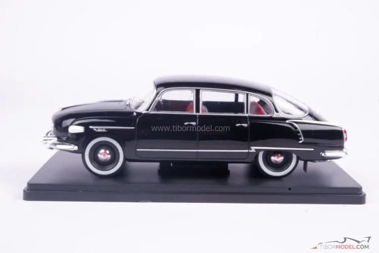 Tatra 603 fekete, 1:24 Whitebox