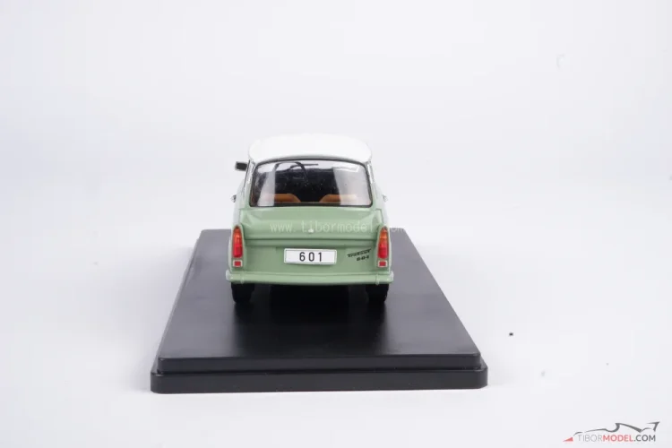 Trabant 601 (1965) zöld, 1:24 Whitebox