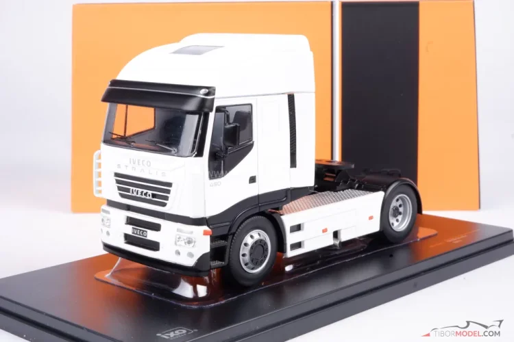 1/43　Iveco Stralis Race Car Transporter Scuderia Ferrari 2007　フェラーリ　トランスポーター　非売品 Iveco Stralis Hi-Way Truck 2016 Abarth (Base Plate and Blister Boxed)
