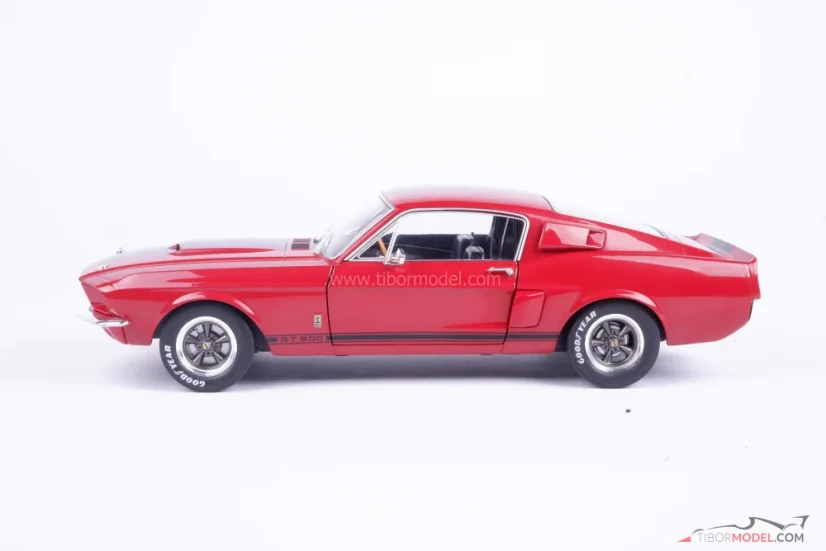 Shelby GT500 (1967) vínově červená, 1:18 Solido
