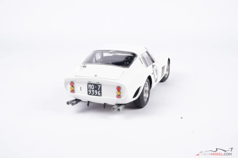 Ferrari 250 GTO - Graham Hill (1962) Tourist Trophy, 1:18 CMC