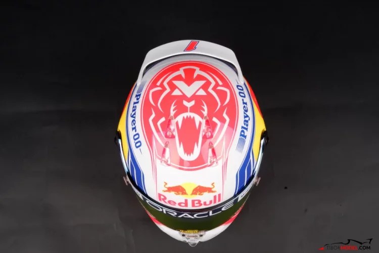 Max Verstappen 2023 Red Bull helmet, 1:2 Schuberth