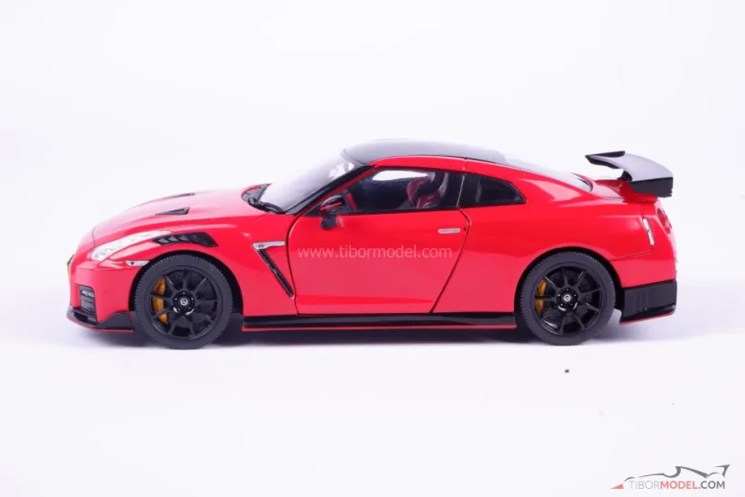 Nissan GT-R Nismo (R-35) piros, 1:24 Whitebox