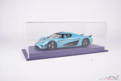 Vitrína s fialovým koženým podstavcom (Mulhouse), 1:18 Atlantic