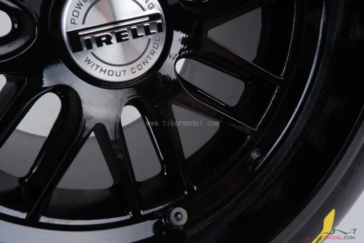 Pirelli P Zero pneumatika 2026, stredne tvrdá zmes, mierka 1:2