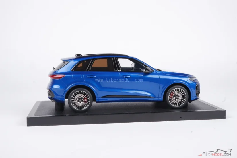 Audi SQ5 TFSI (2024) modré, 1:18 Ottomobile