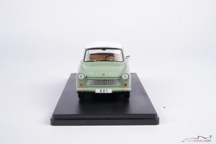 Trabant 601 (1965) zelený, 1:24 Whitebox