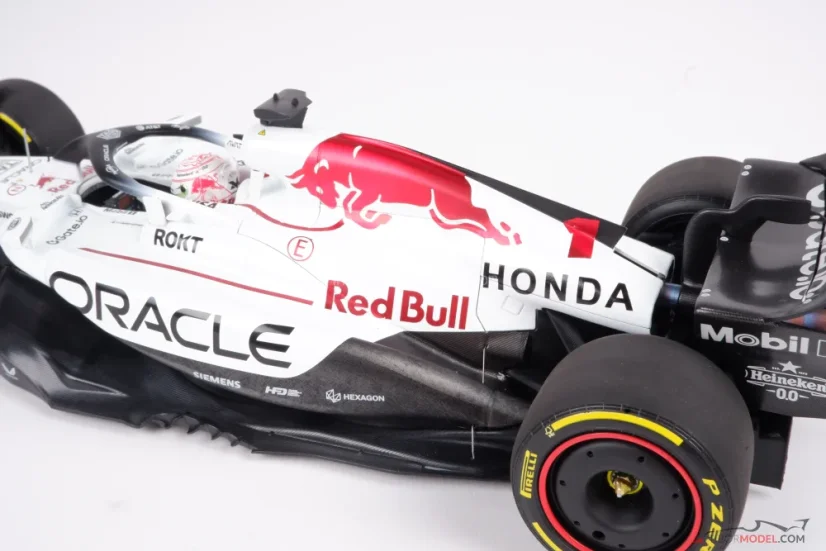 Red Bull RB21 - Max Verstappen (2025), Winner Japanese GP, 1:18 Minichamps
