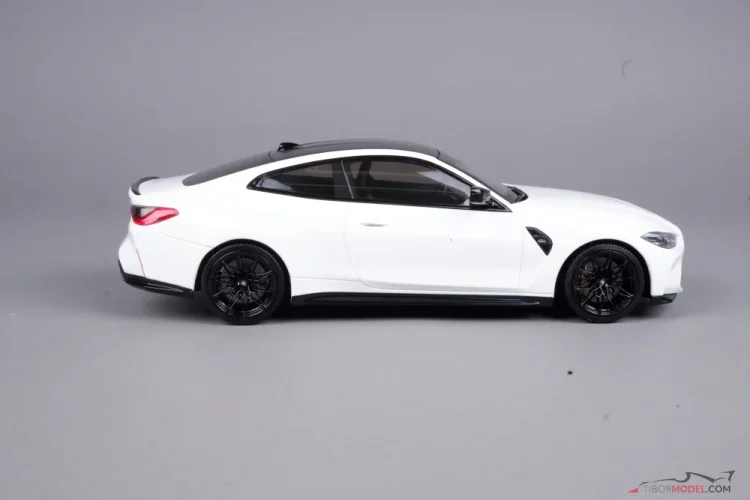 BMW M4 (2020) biele, 1:18 Minichamps