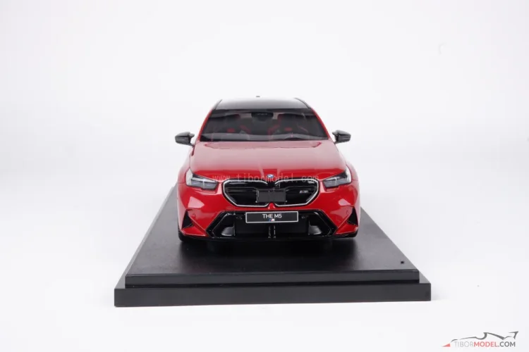 BMW M5 Touring (2025) červené, 1:18 GT Spirit