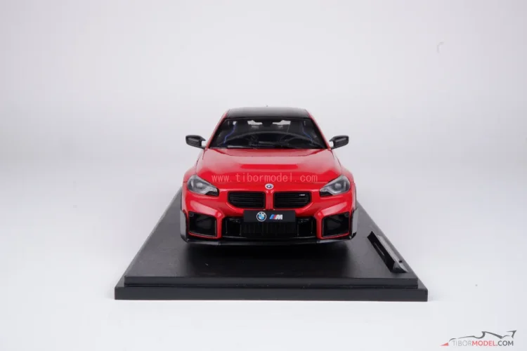 BMW M2 (2024) piros, 1:18 Solido