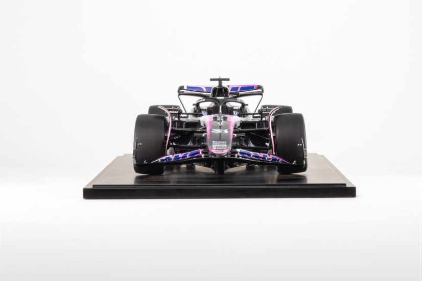 Alpine A524 - růžový představovací vůz (2024), 1:8 HC Models