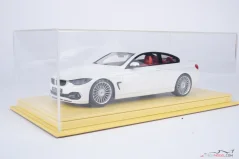 Showcase with yellow leather (Mulhouse), 1:18 Atlantic