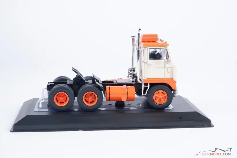 White 7400 (1960), narancssárga, 1:43 Ixo