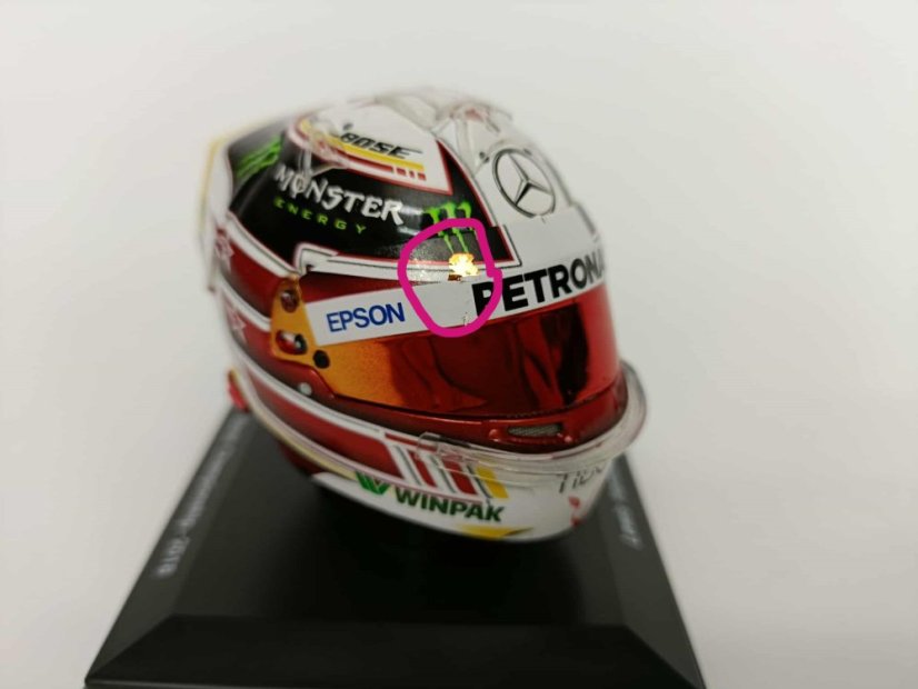 Lewis Hamilton 2018 World Champion, Mercedes helmet, 1:5 Spark