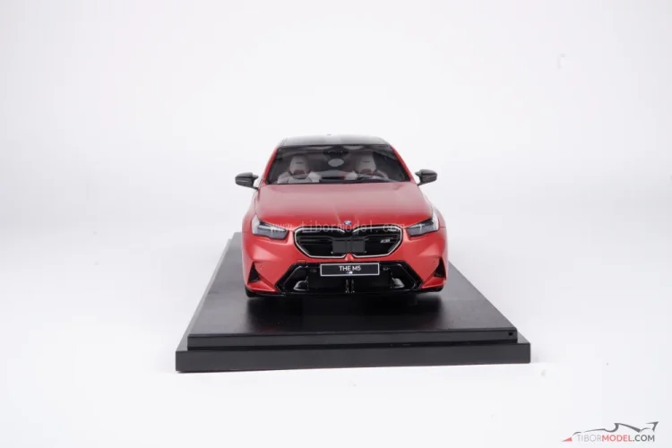 BMW M5 (2025) oranžové pebble beach, 1:18 GT Spirit