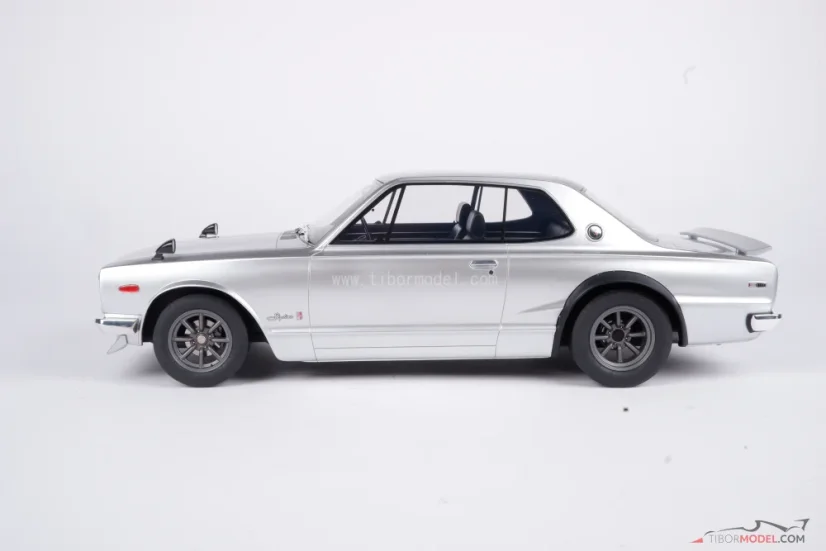 Nissan Skyline 2000 GT-R (1971) strieborný, 1:12 Ottomobile
