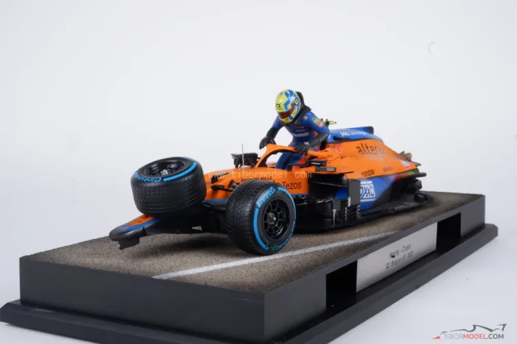 Diorama McLaren MCL35M  - Lando Norris nehoda 2021 Belgicko, 1:18