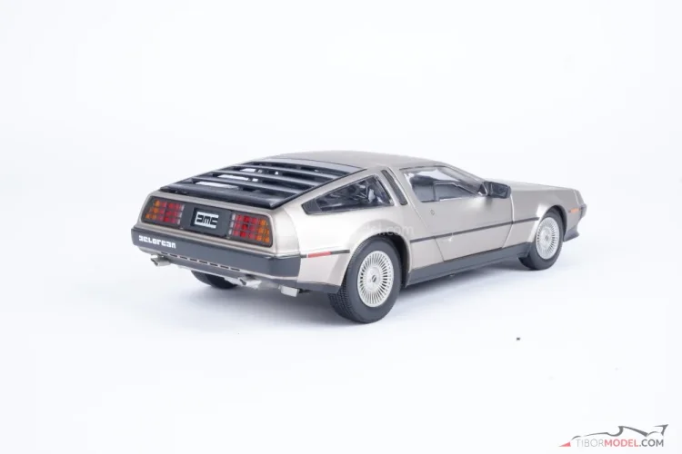 DeLorean DMC12 Coupe (1981) rozsdamentes acél, 1:18 Sun Star