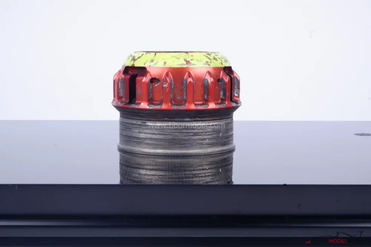 Ferrari SF16-H red wheel nut (2016)