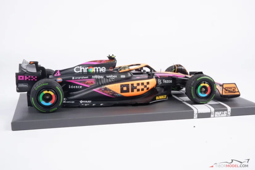 McLaren MCL36 - Lando Norris (2022), Singapúr, 1:18 Minichamps