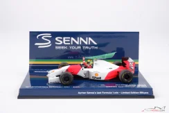 McLaren Ford MP4/8 - Ayrton Senna (1993), Víťaz Austrália, špinavá verzia, s vlajkou, 1:43 Minichamps