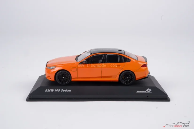 BMW M5 sedan (2024) narancssárga, 1:43 Solido